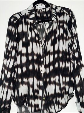 Bella Dahl Black and White Abstract Printed Button-Down Shirt